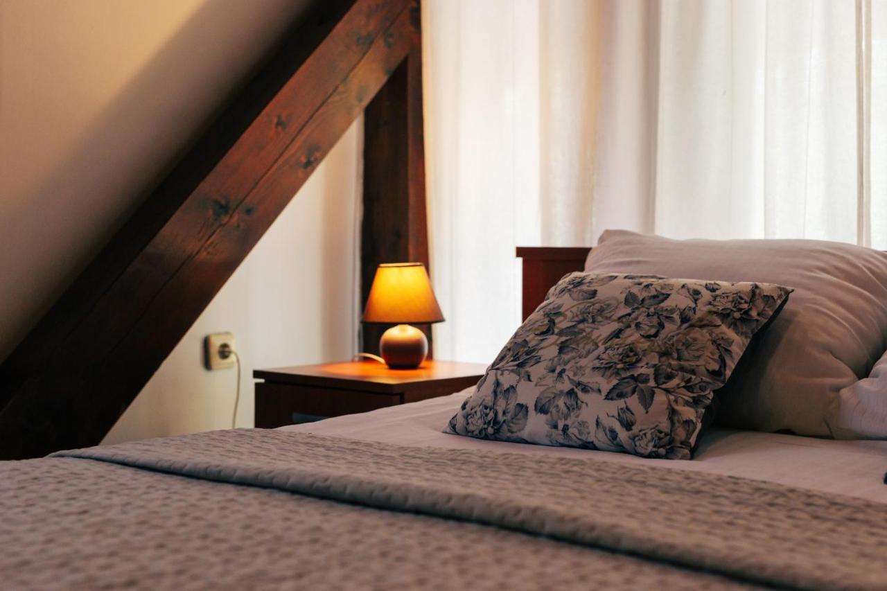 Guesthouse Pod Rastockim Krovom スルニュ エクステリア 写真