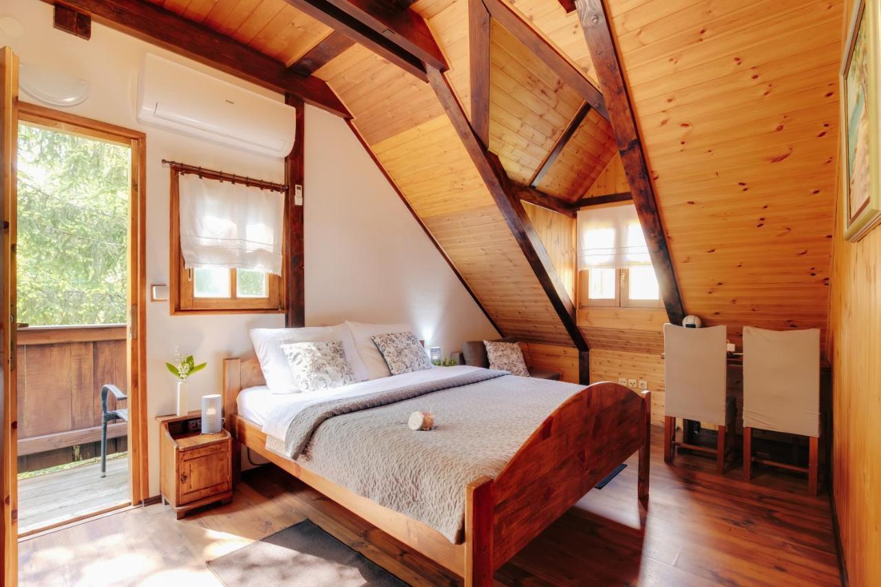 Guesthouse Pod Rastockim Krovom スルニュ エクステリア 写真