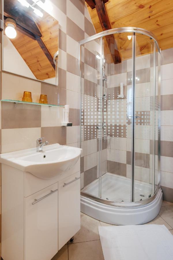 Guesthouse Pod Rastockim Krovom スルニュ エクステリア 写真