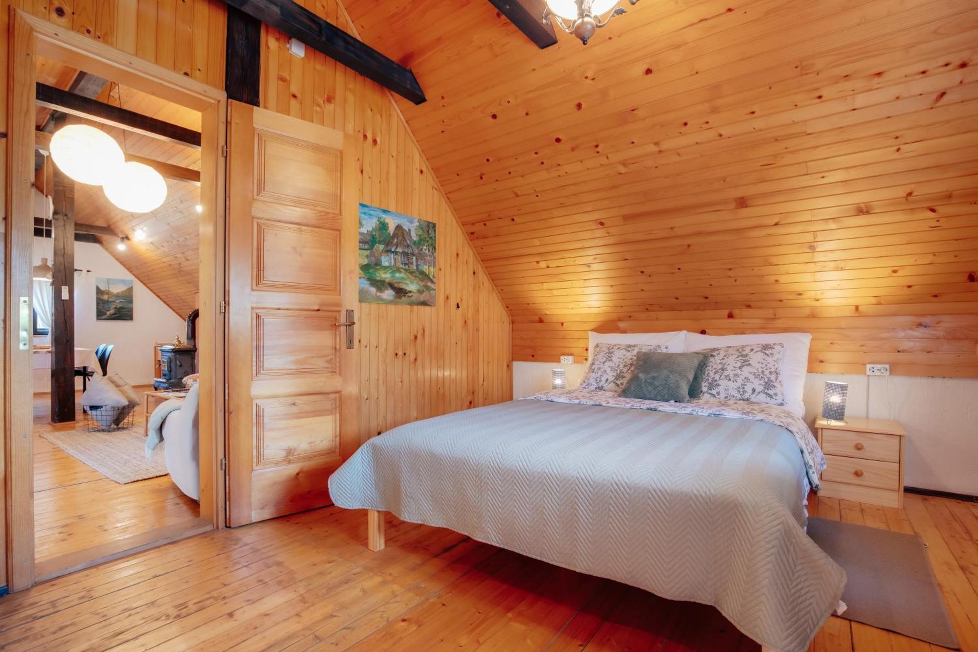 Guesthouse Pod Rastockim Krovom スルニュ エクステリア 写真