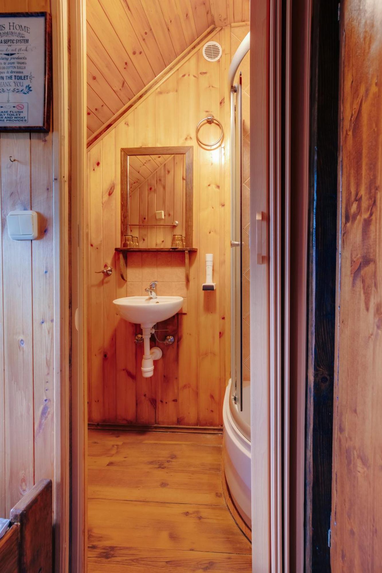 Guesthouse Pod Rastockim Krovom スルニュ エクステリア 写真